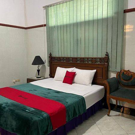 Reddoorz Syariah @ Karang Pilang Hotell Karangpilang Exteriör bild