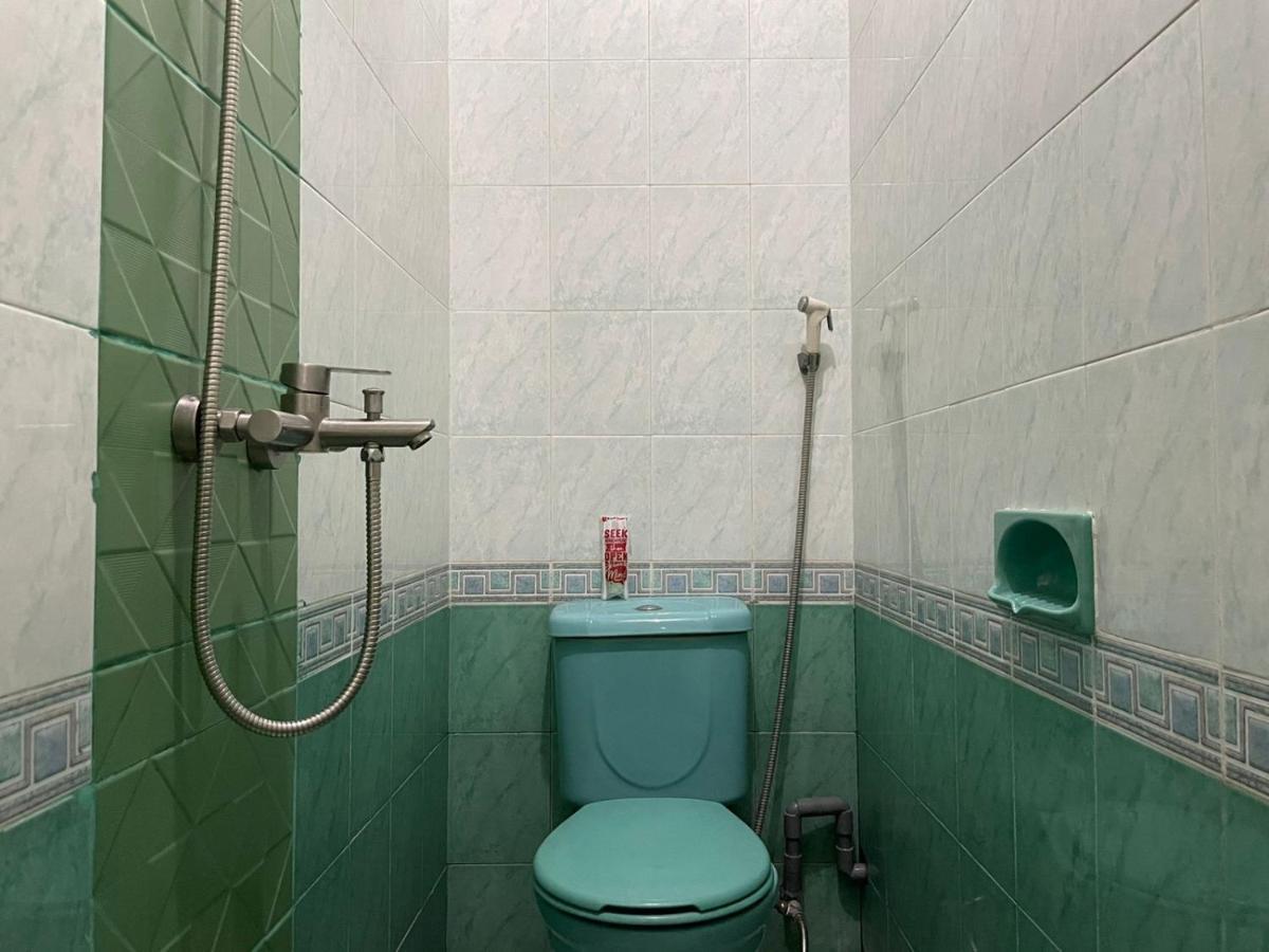 Reddoorz Syariah @ Karang Pilang Hotell Karangpilang Exteriör bild