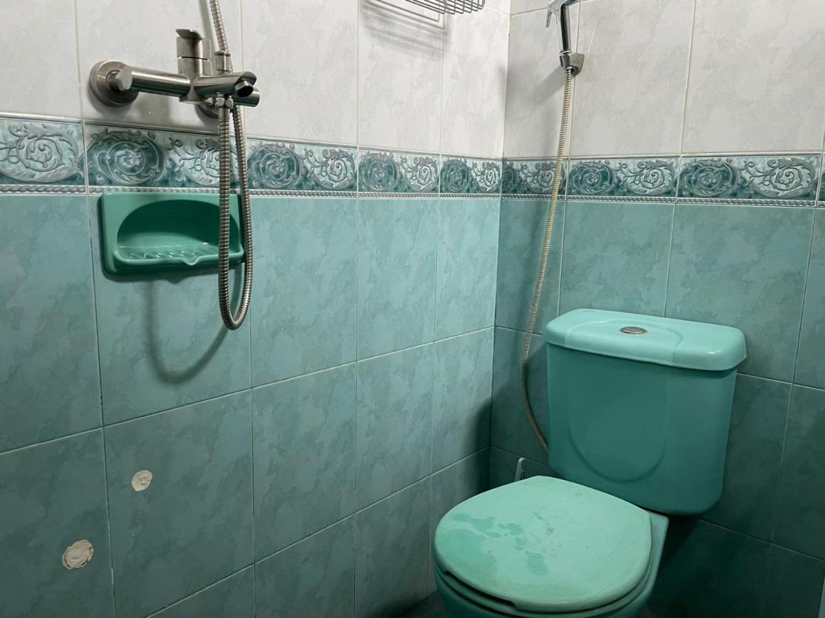 Reddoorz Syariah @ Karang Pilang Hotell Karangpilang Exteriör bild