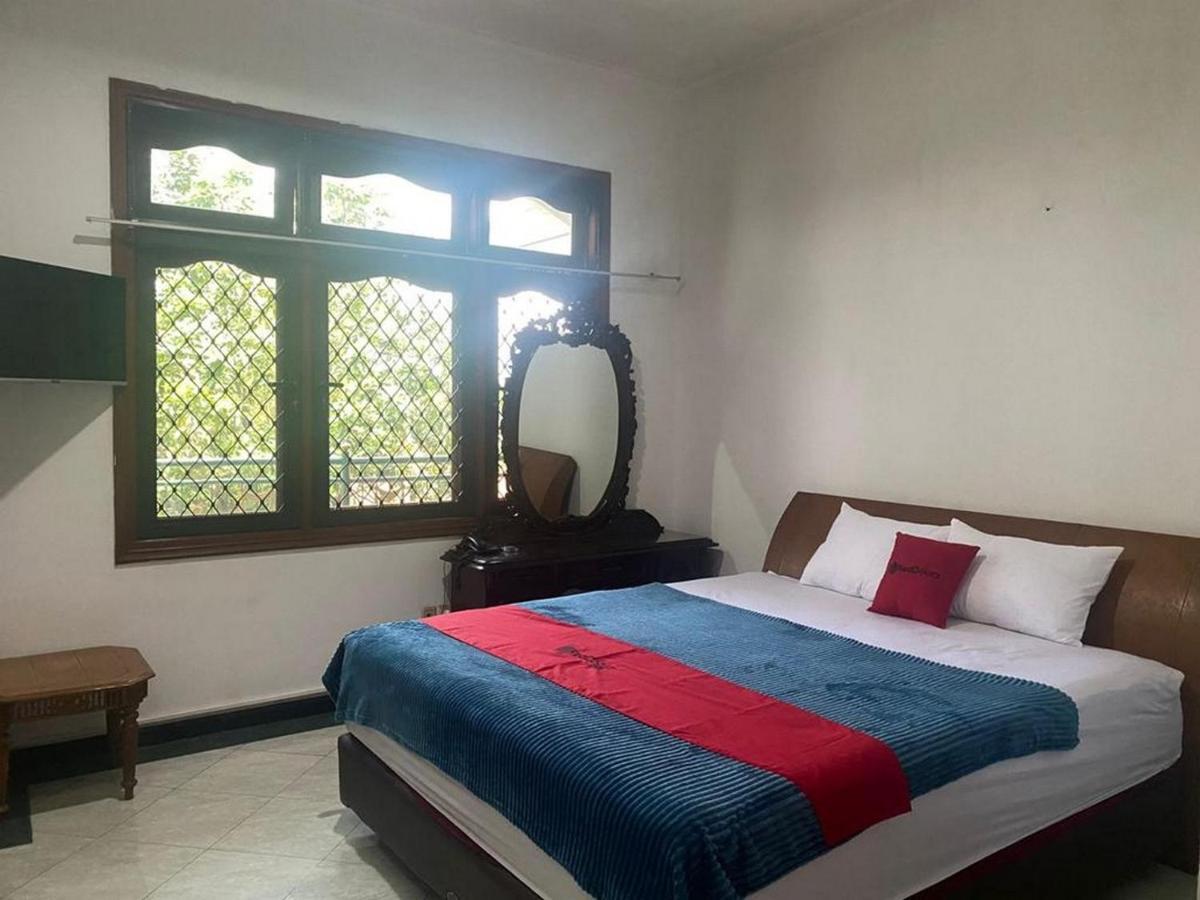 Reddoorz Syariah @ Karang Pilang Hotell Karangpilang Exteriör bild