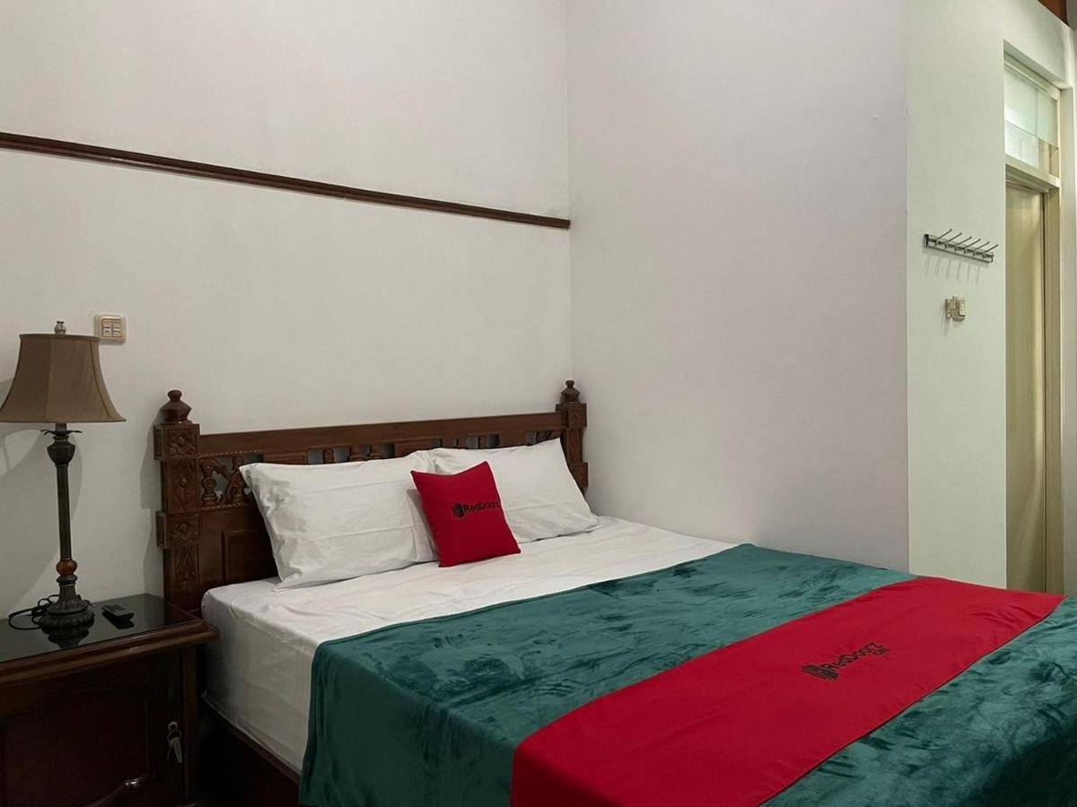Reddoorz Syariah @ Karang Pilang Hotell Karangpilang Exteriör bild