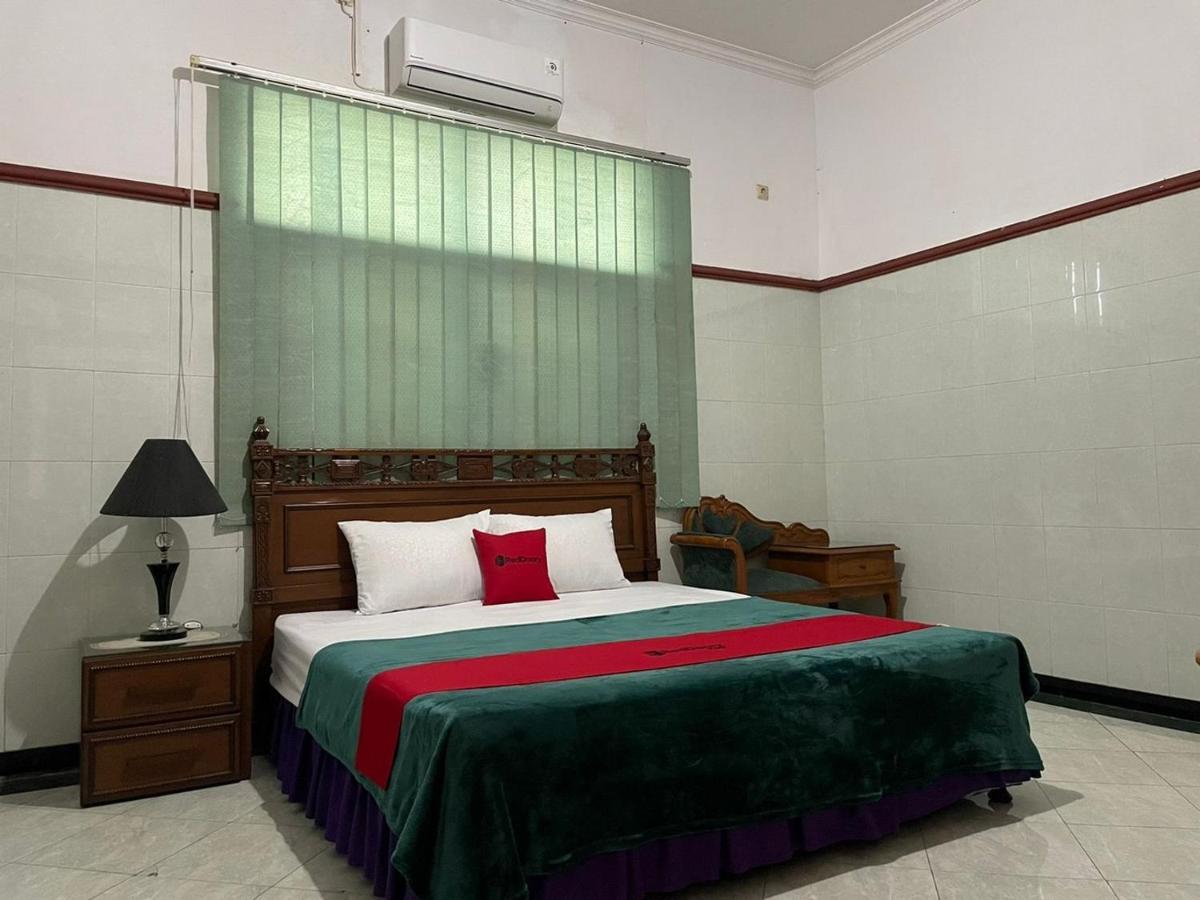 Reddoorz Syariah @ Karang Pilang Hotell Karangpilang Exteriör bild