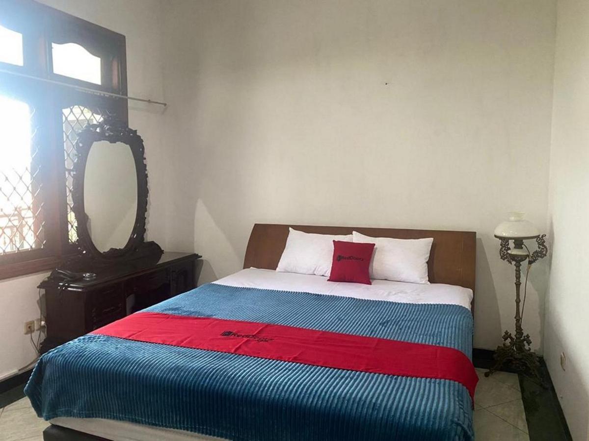 Reddoorz Syariah @ Karang Pilang Hotell Karangpilang Exteriör bild