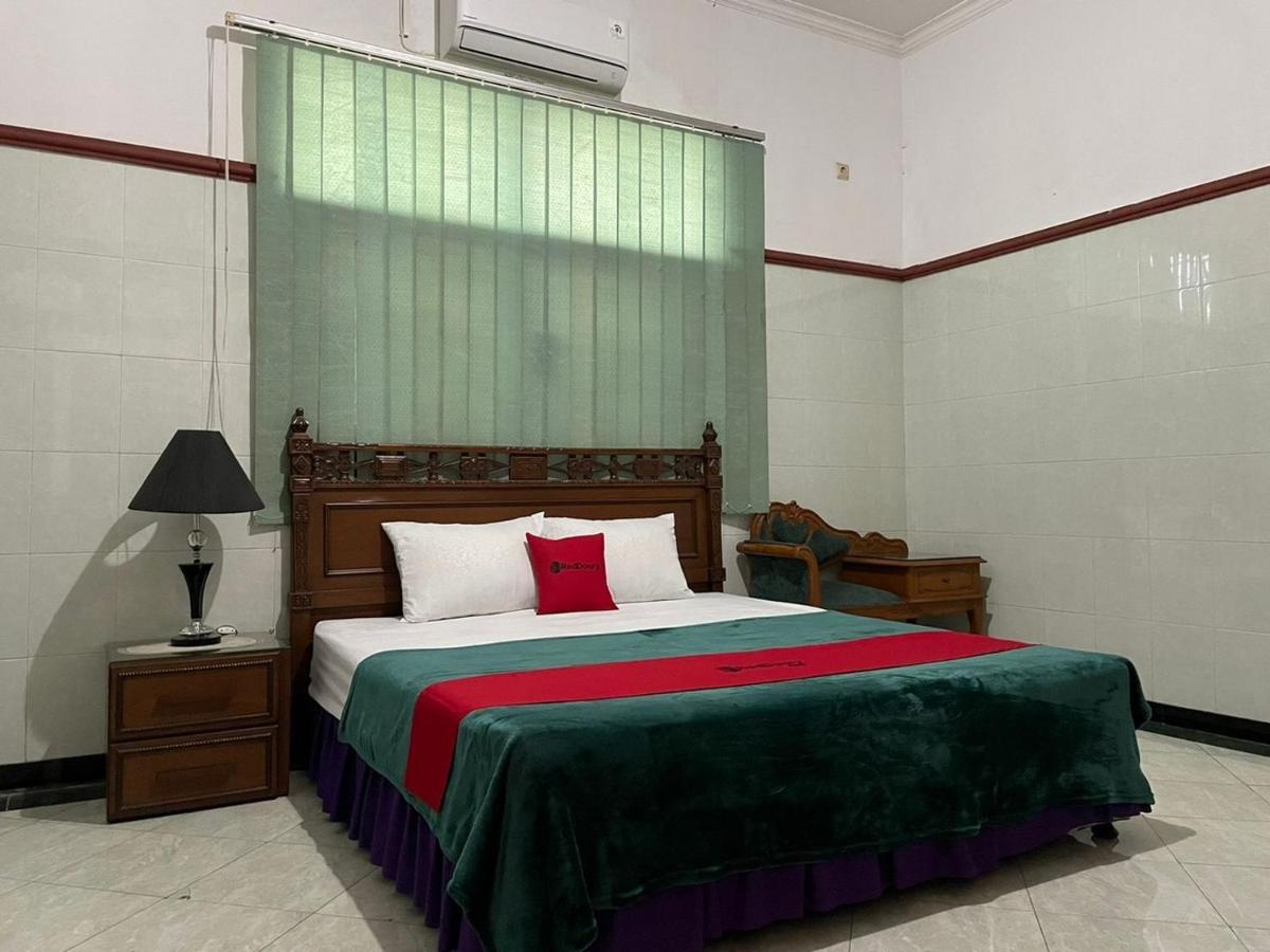 Reddoorz Syariah @ Karang Pilang Hotell Karangpilang Exteriör bild