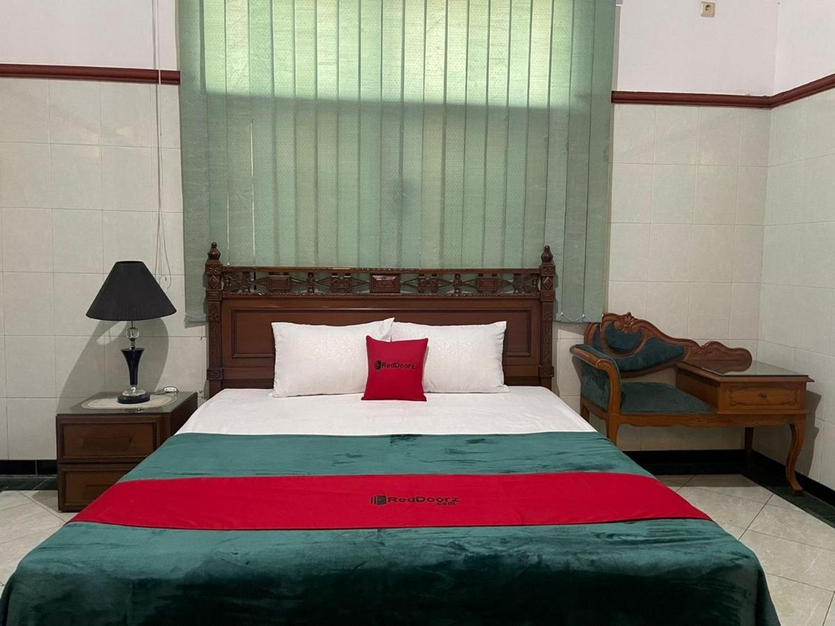 Reddoorz Syariah @ Karang Pilang Hotell Karangpilang Exteriör bild