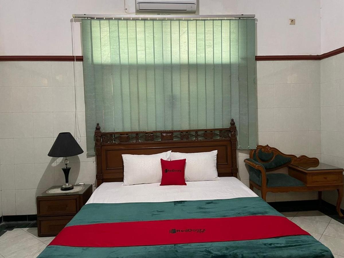 Reddoorz Syariah @ Karang Pilang Hotell Karangpilang Exteriör bild
