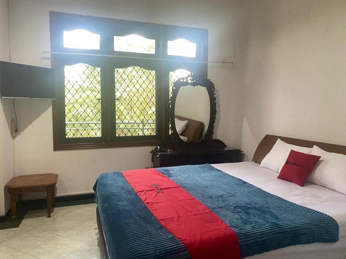 Reddoorz Syariah @ Karang Pilang Hotell Karangpilang Exteriör bild