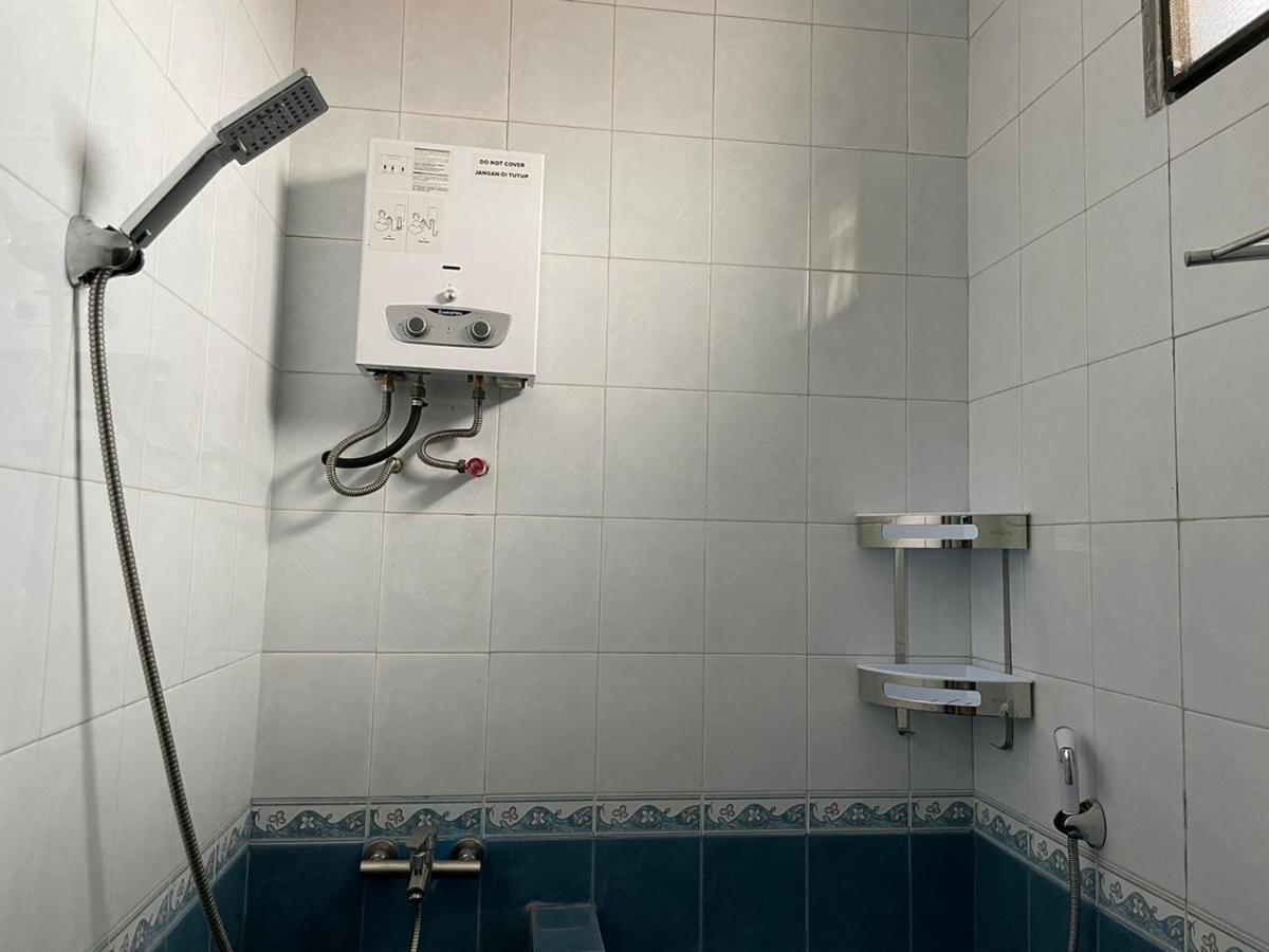 Reddoorz Syariah @ Karang Pilang Hotell Karangpilang Exteriör bild